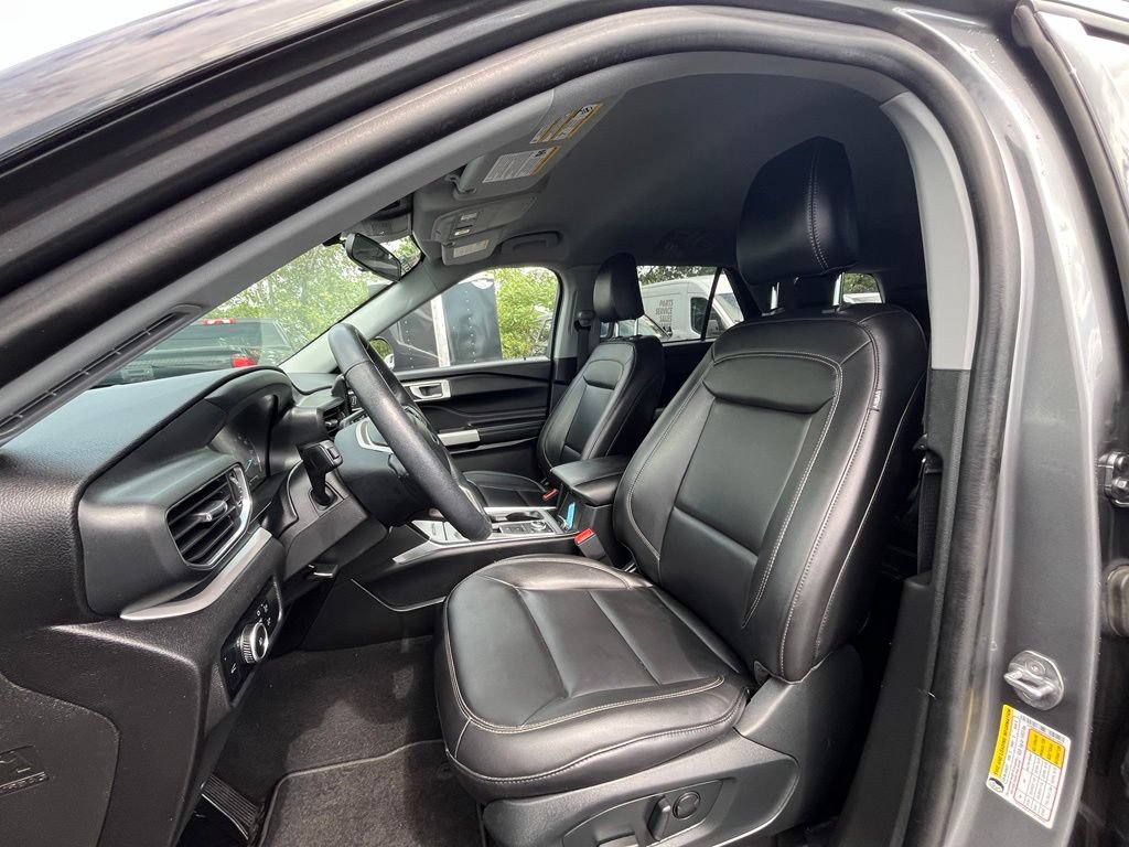 Used 2023 Ford Explorer XLT w/ Equipment Group 202A AWD/4WD image 10