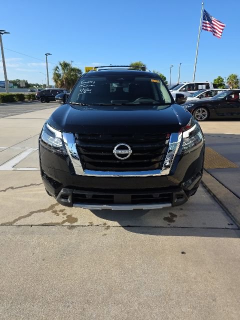 Used 2025 Nissan Pathfinder Platinum w/ Cargo Package AWD/4WD image 9