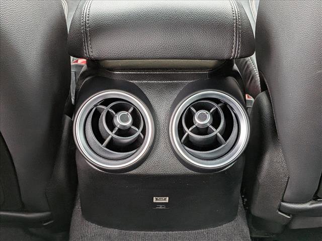 Used 2017 Alfa Romeo Giulia image 16