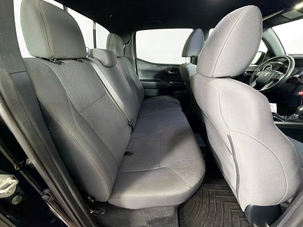 Used 2017 Toyota Tacoma TRD Sport AWD/4WD image 27