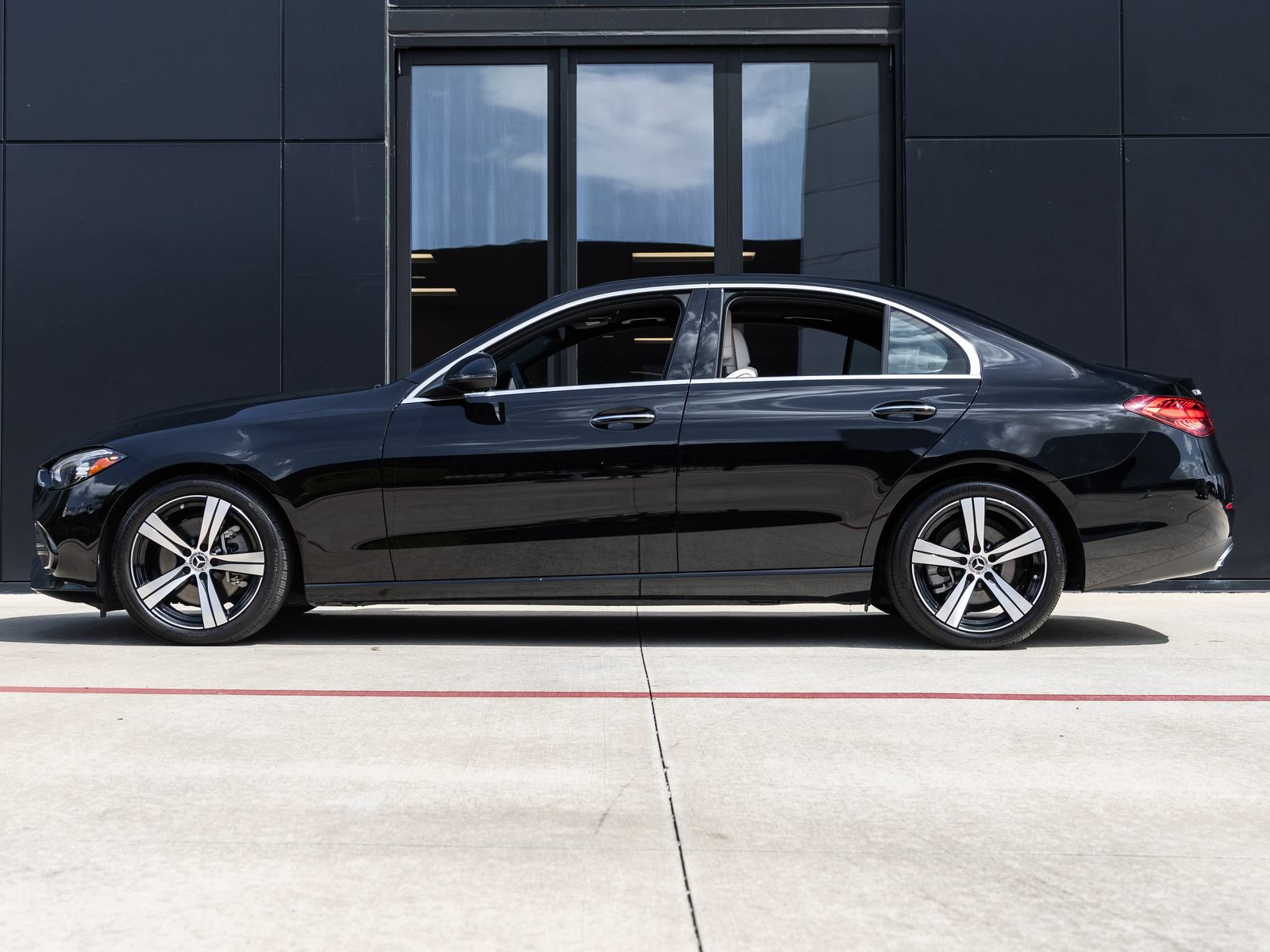 Used 2025 Mercedes-Benz C 300 Sedan image 9