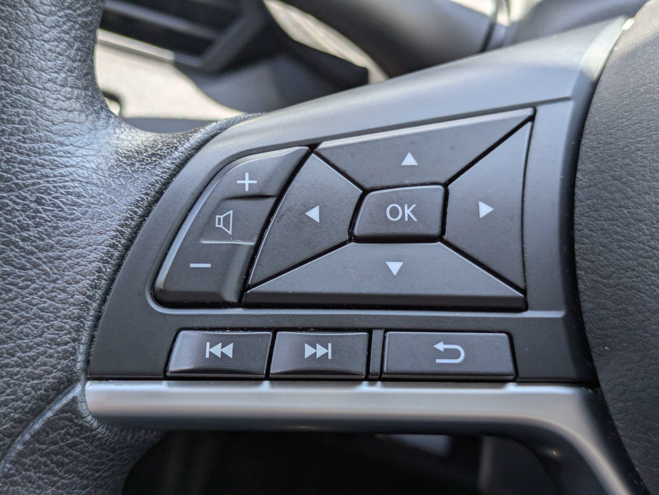 Used 2024 Nissan Altima 2.5 SV FWD image 15