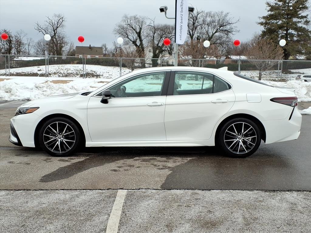 Certified 2022 Toyota Camry SE image 8