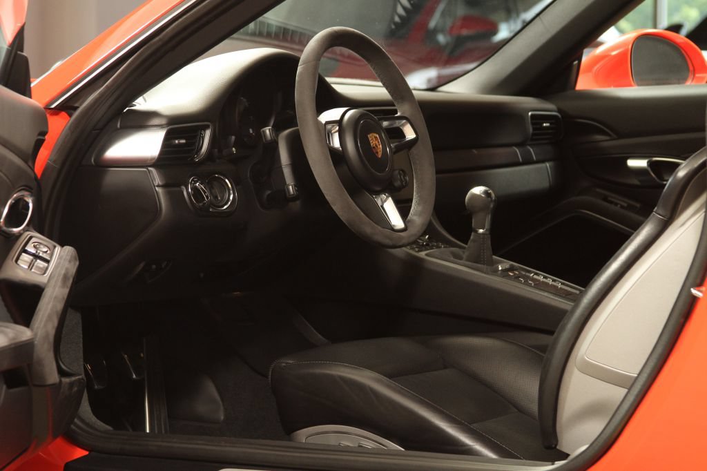 Used 2017 Porsche 911 Carrera GTS RWD image 2