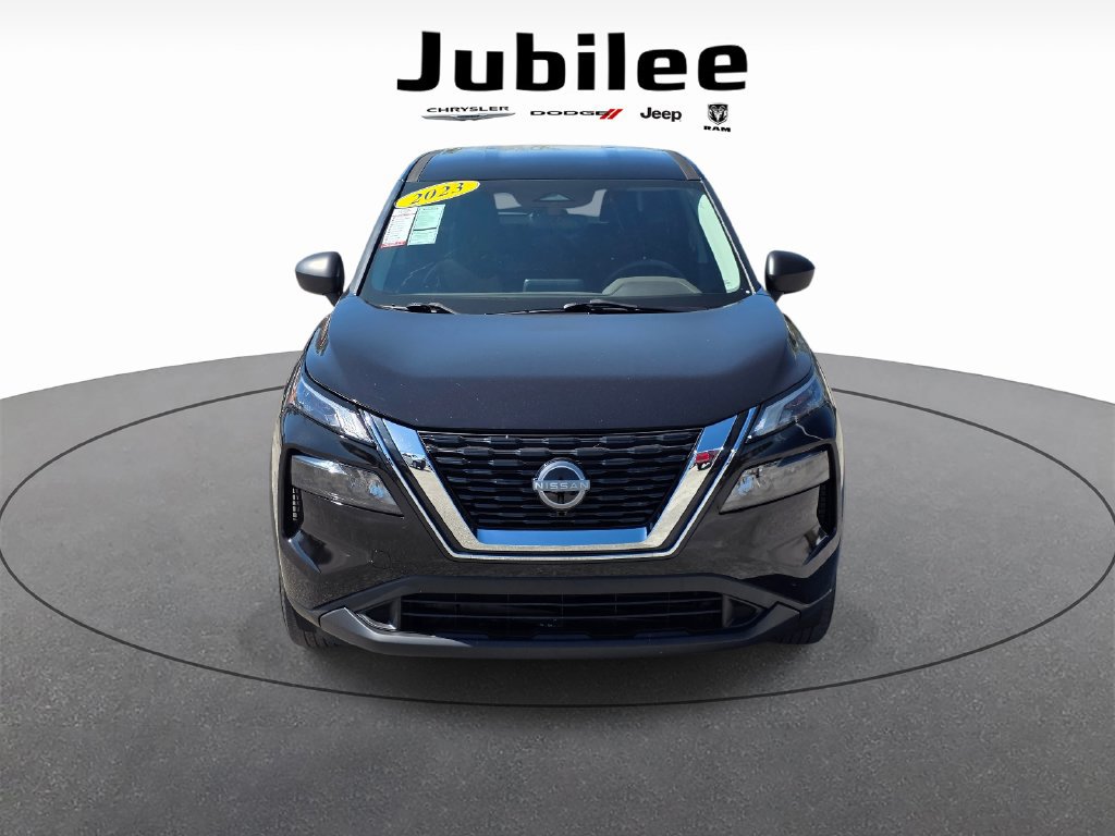 Used 2023 Nissan Rogue S FWD image 2