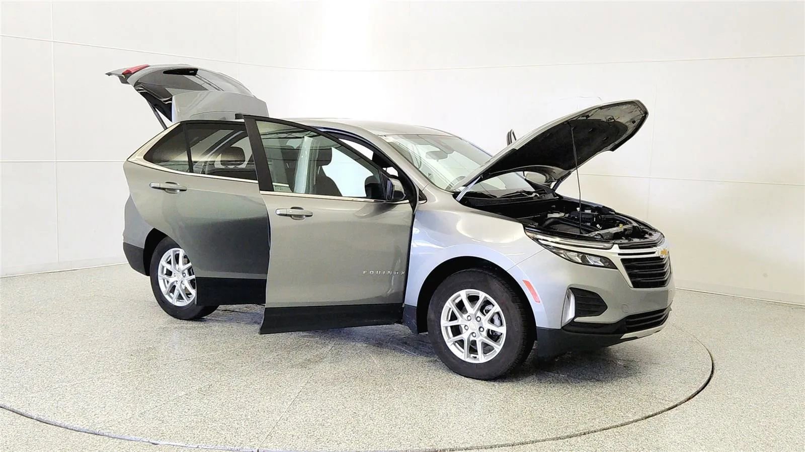 Used 2024 Chevrolet Equinox LT w/ LPO, Floor Liner Package AWD/4WD image 9