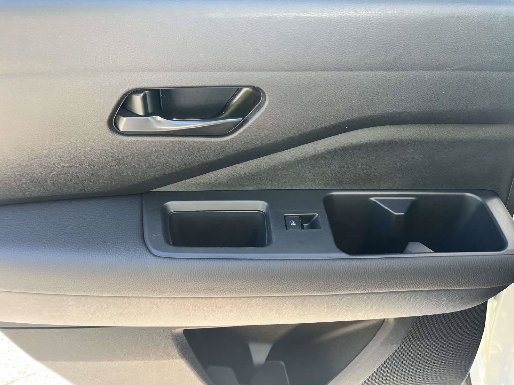 Used 2025 Nissan Pathfinder SV FWD image 13