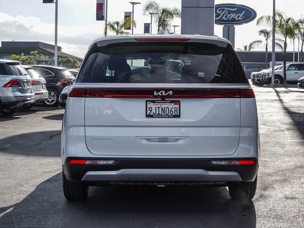 Used 2024 Kia Carnival LX FWD image 6
