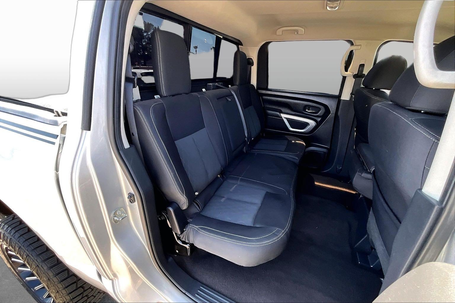 Used 2017 Nissan Titan SV AWD/4WD image 26