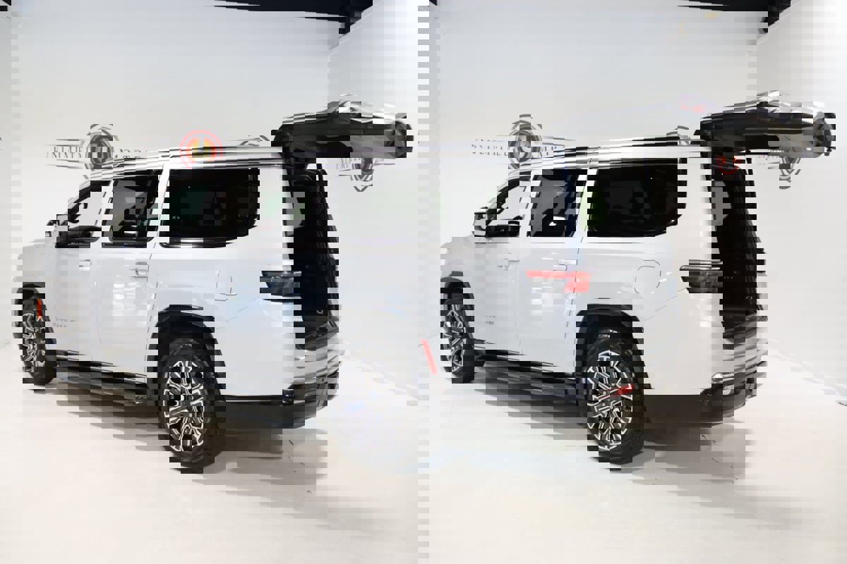 Used 2024 Jeep Wagoneer L Series II w/ Flexible Seating Group image 29