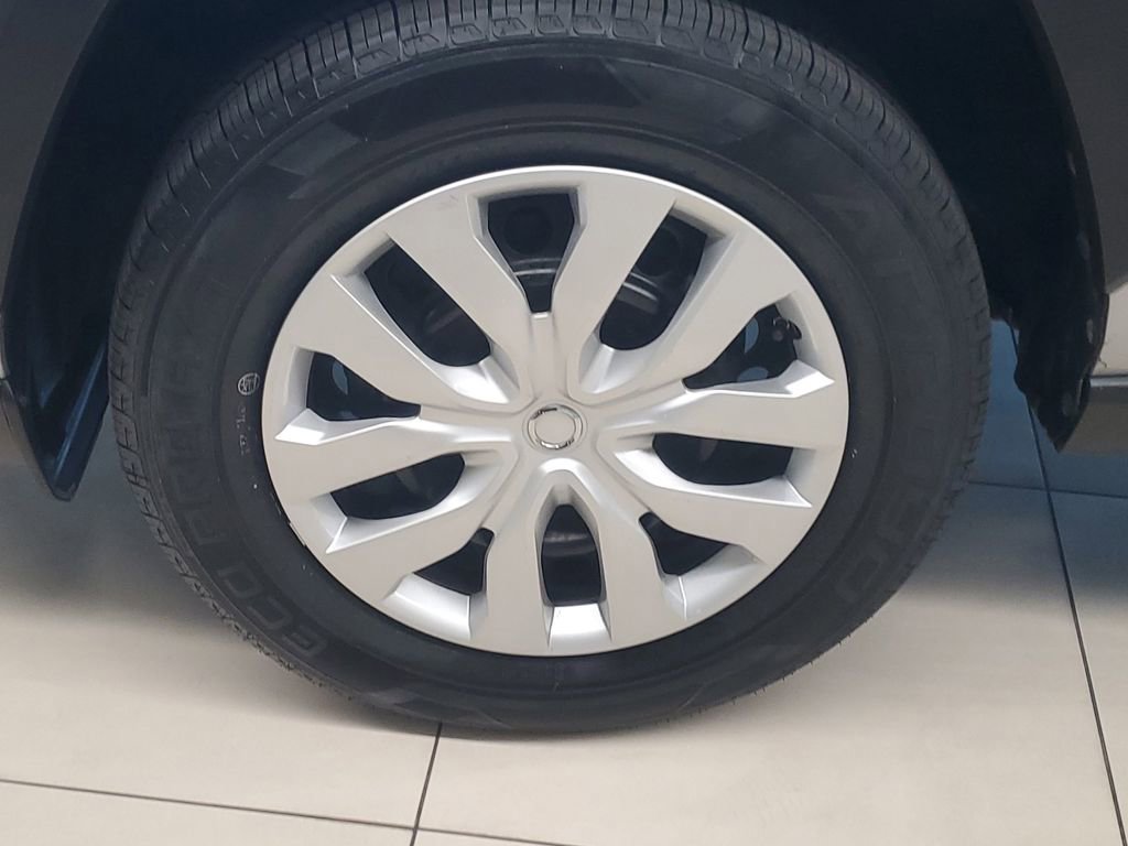 Used 2019 Toyota RAV4 LE image 4