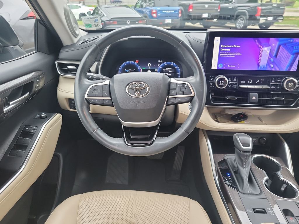 Used 2023 Toyota Highlander Limited FWD image 22