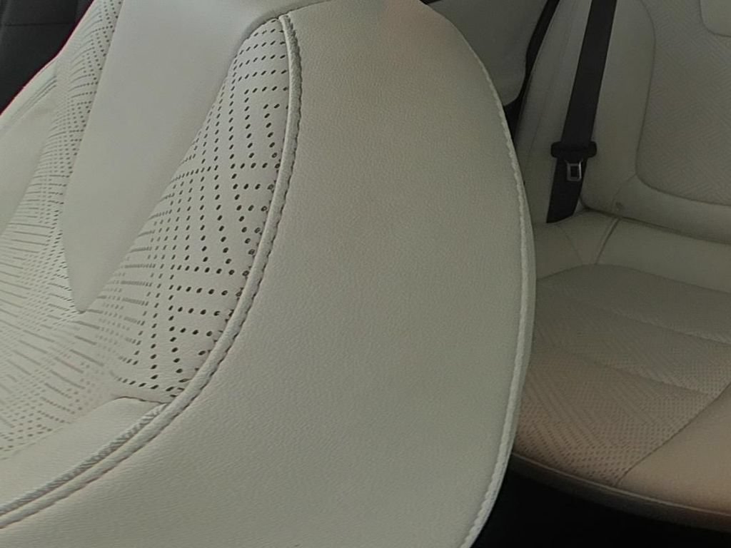Used 2021 Buick Encore GX Essence w/ Experience Buick Package FWD image 12