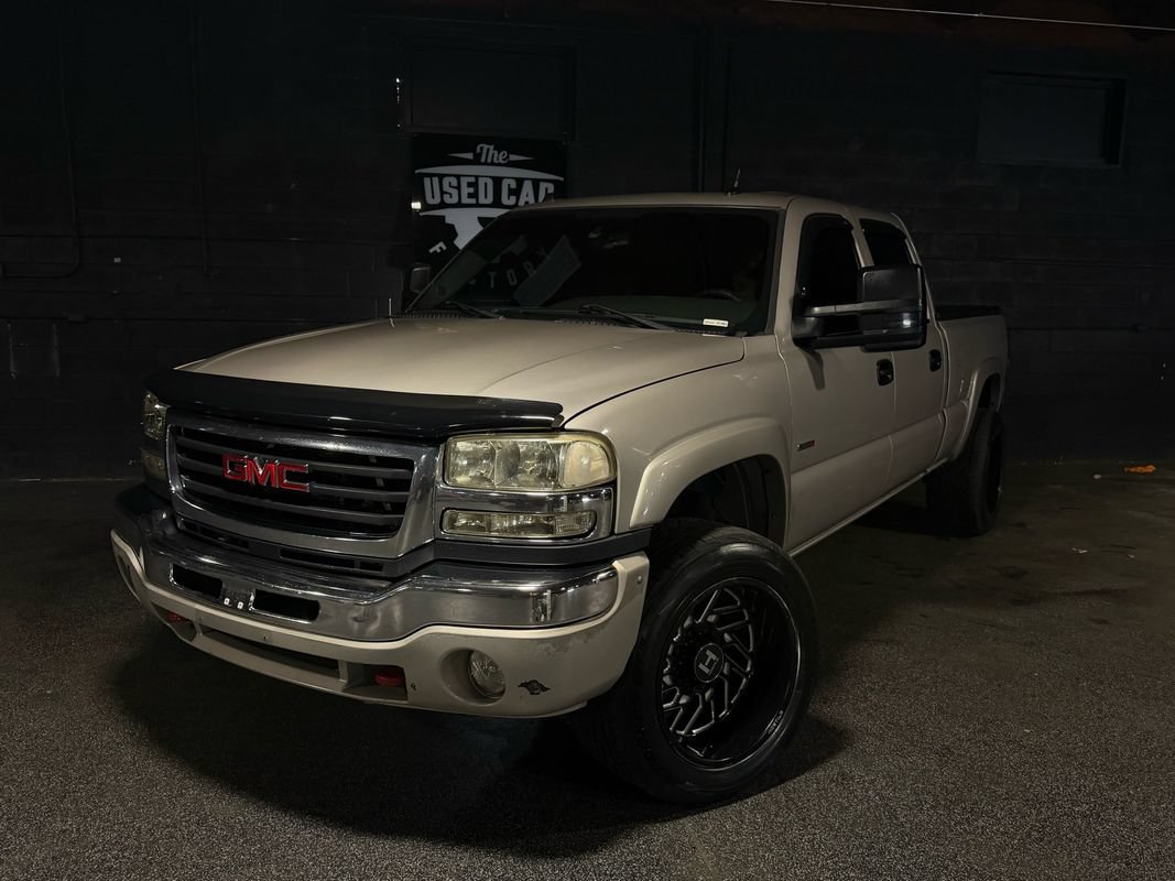 Used 2005 GMC Sierra 2500 SLT w/ Heavy-Duty Power Package AWD/4WD image 1