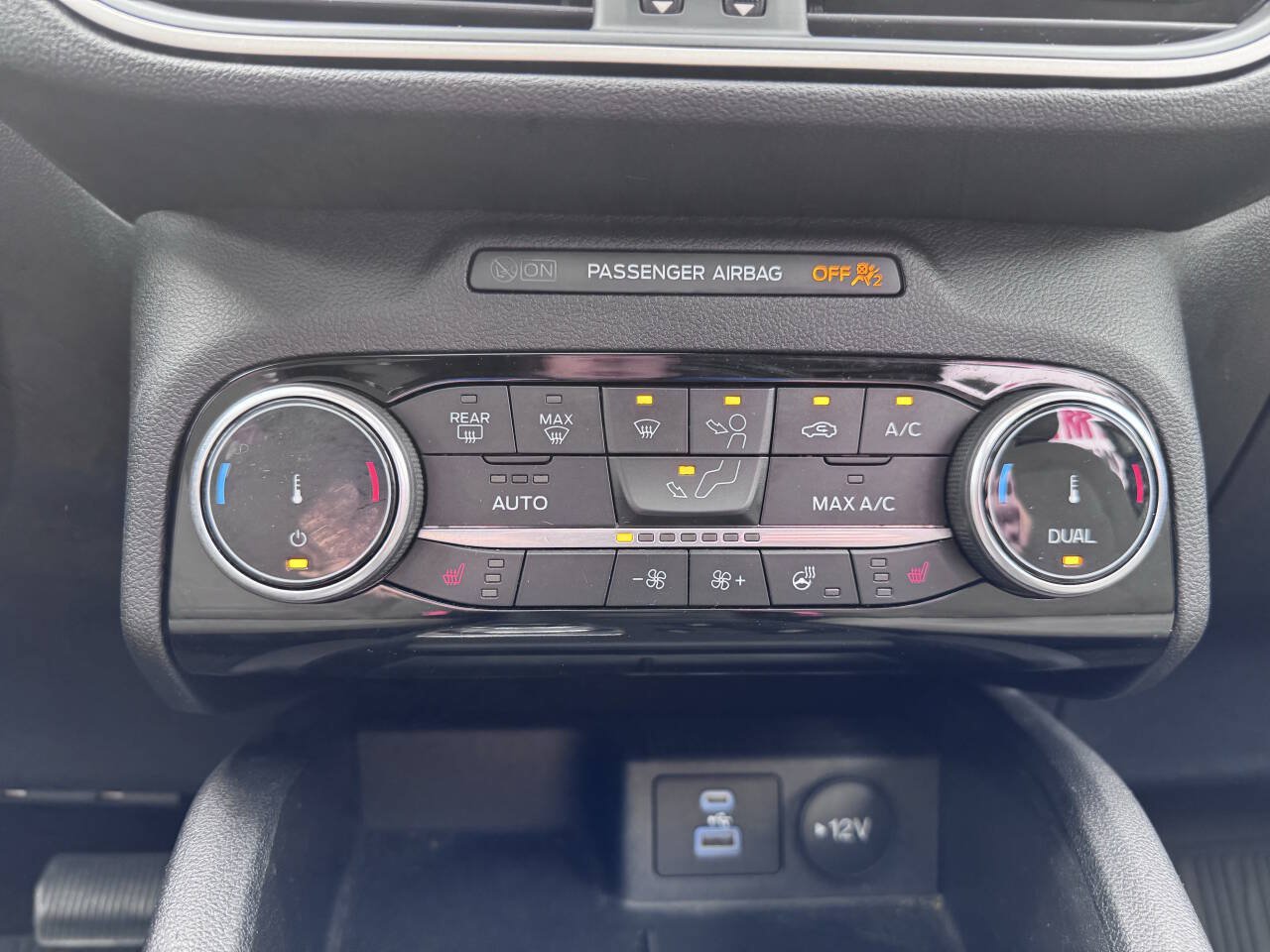 Used 2022 Ford Escape SE w/ SE Sport Appearance Package AWD/4WD image 26