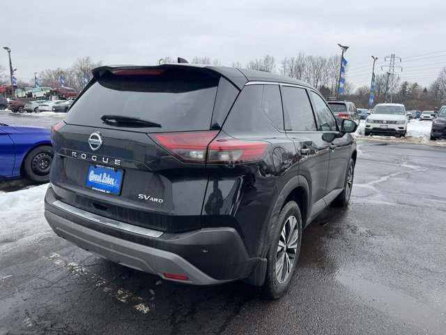 Used 2021 Nissan Rogue SV image 2