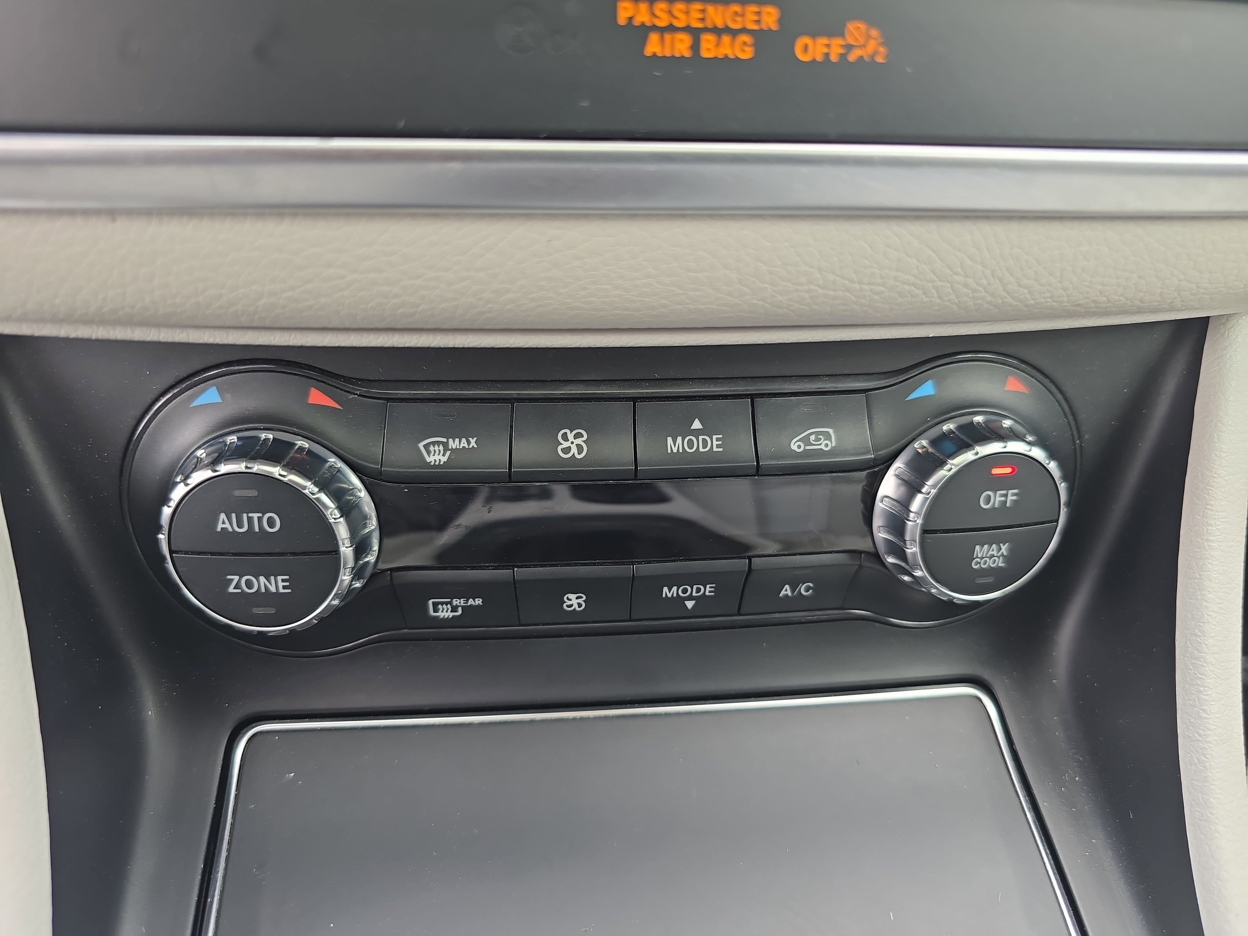 Used 2020 Mercedes-Benz GLA 250 4MATIC w/ Premium Package image 20