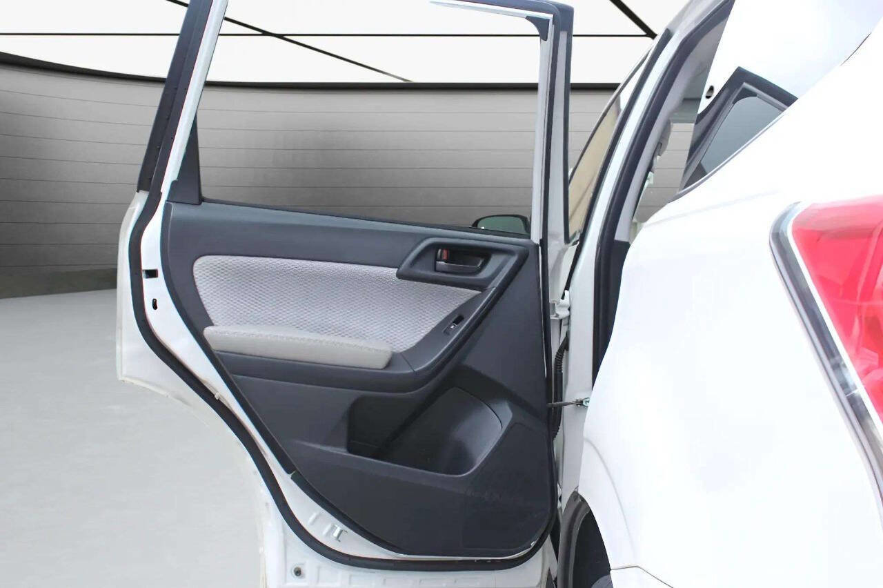 Used 2017 Subaru Forester 2.5i Premium w/ All-Weather Package image 15