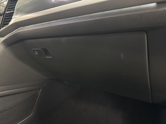 Used 2023 Volkswagen Atlas SEL R-Line image 9