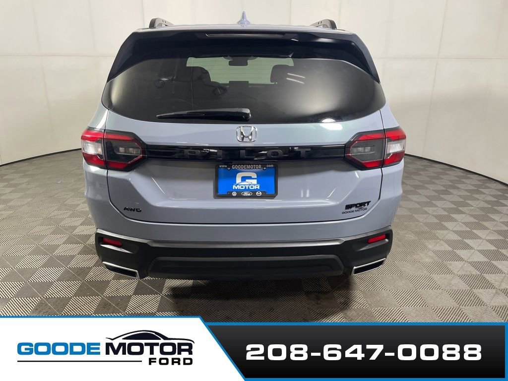 Used 2025 Honda Pilot Sport image 6