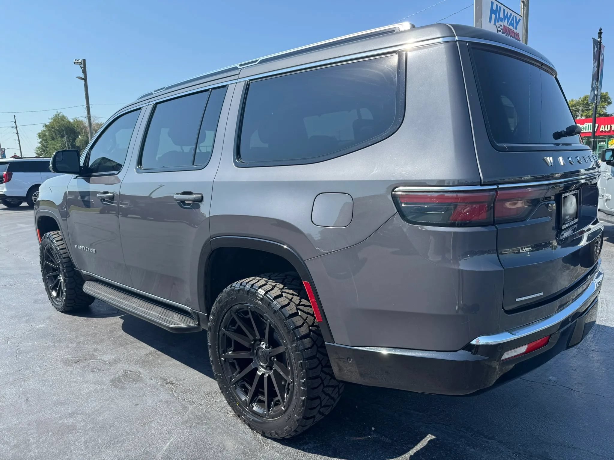 Used 2023 Jeep Wagoneer 4WD w/ Convenience Group I image 15