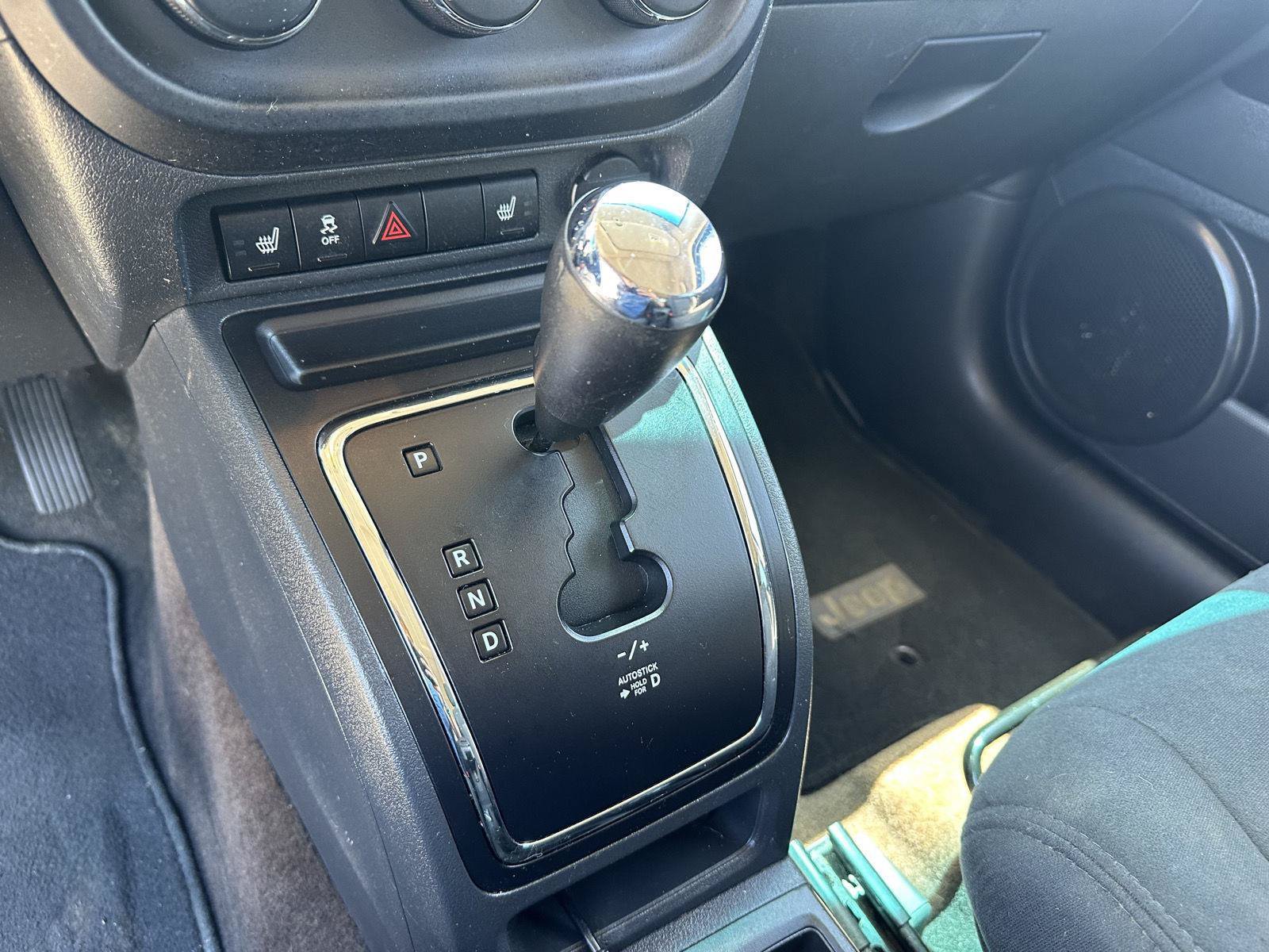 Used 2014 Jeep Patriot Latitude AWD/4WD image 30
