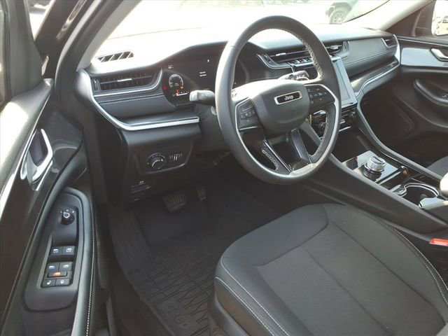Used 2023 Jeep Grand Cherokee Laredo image 14