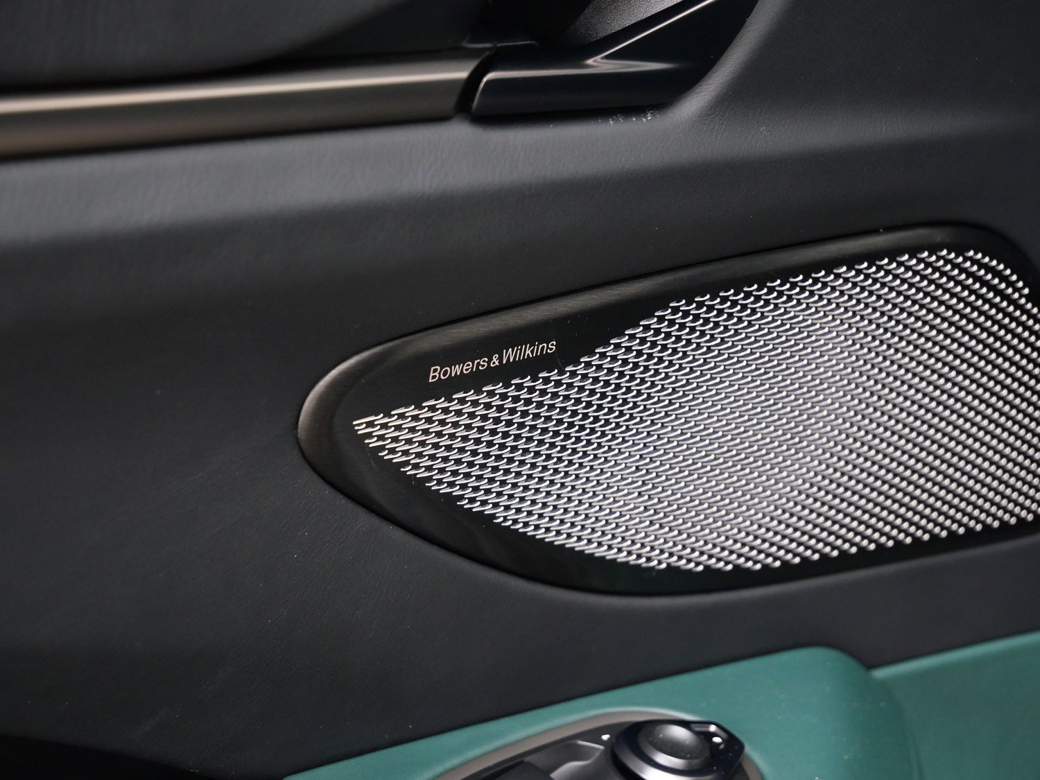 Used 2025 Aston Martin V8 Vantage Coupe image 21