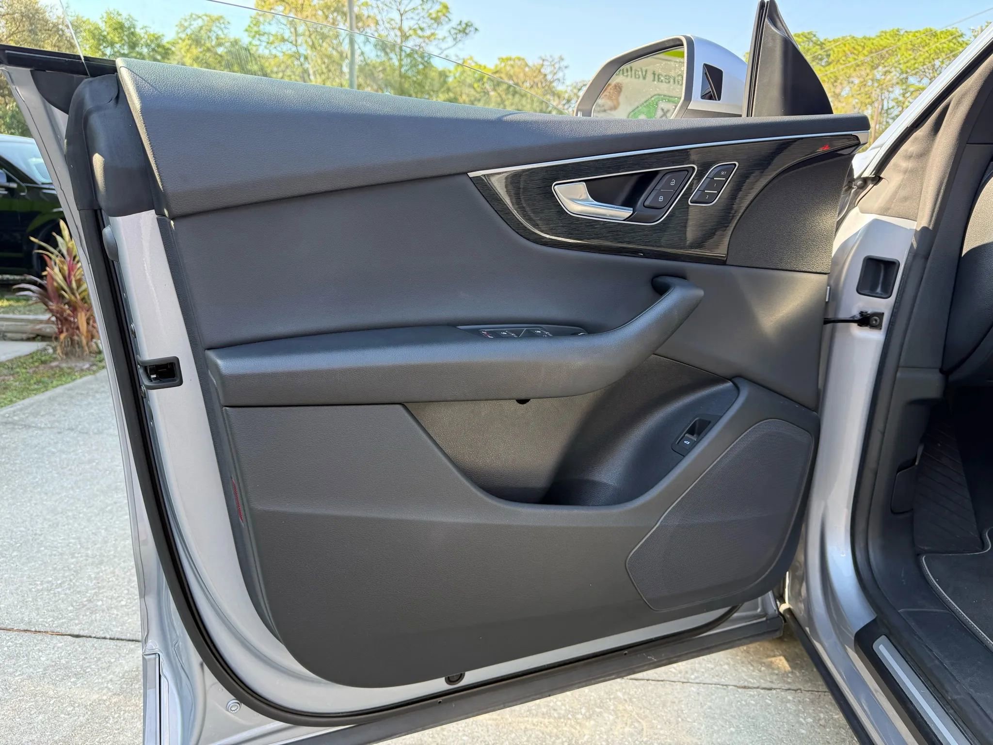 Used 2019 Audi Q8 Premium w/ Convenience Package image 30