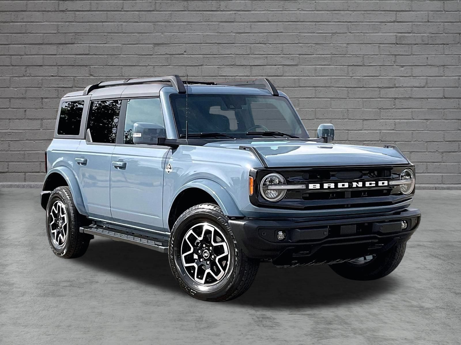 Used 2023 Ford Bronco Outer Banks AWD/4WD image 1