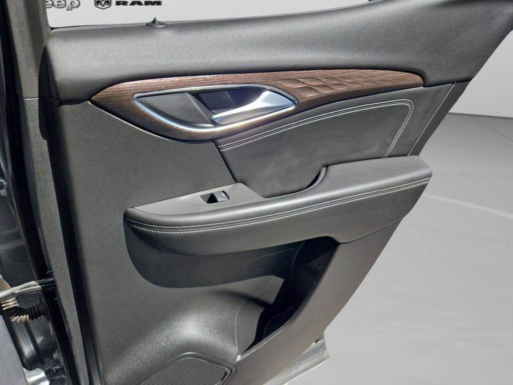 Used 2023 Buick Envision Avenir image 27