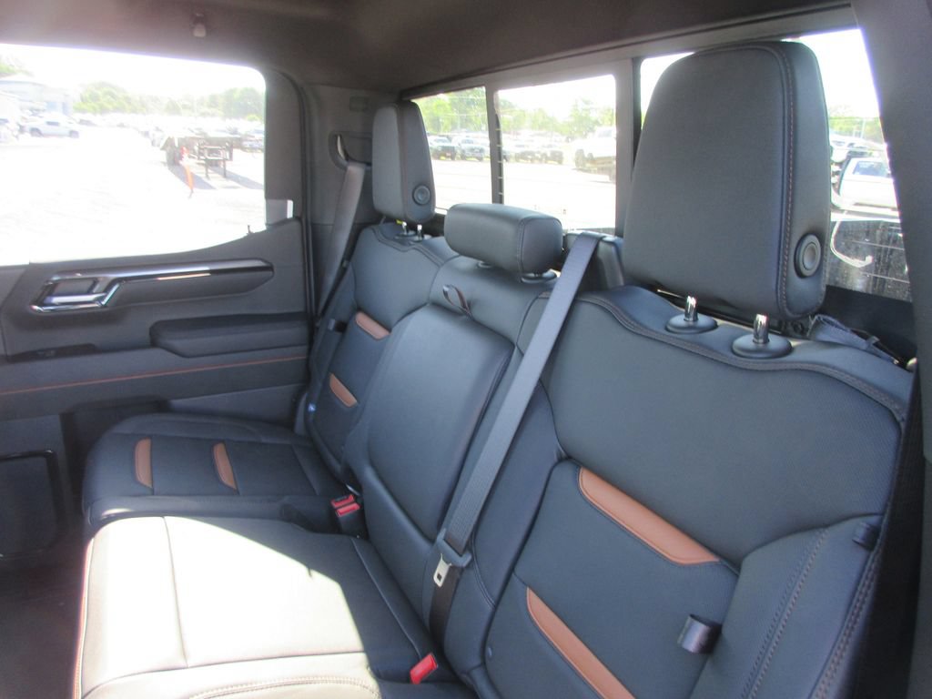New 2026 GMC Sierra 1500 AT4 w/ AT4 Premium Package AWD/4WD image 17
