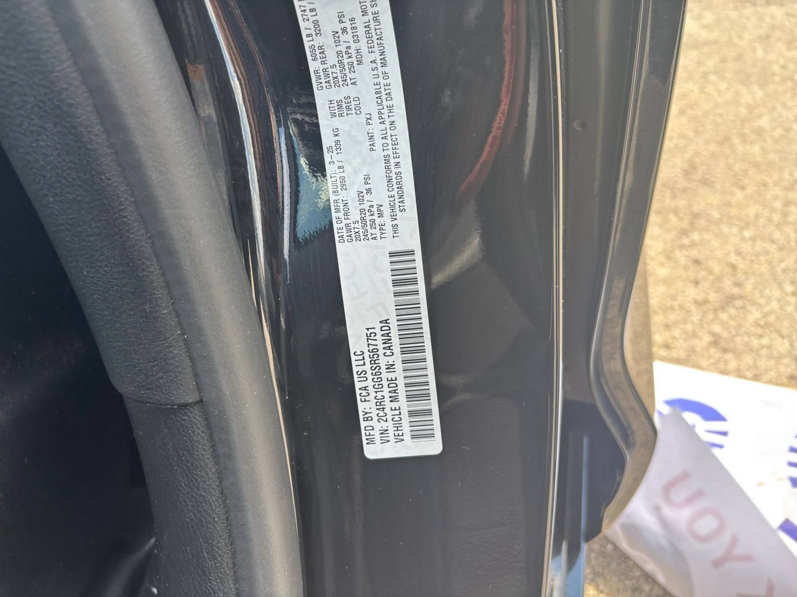 Used 2025 Chrysler Pacifica Limited FWD image 33