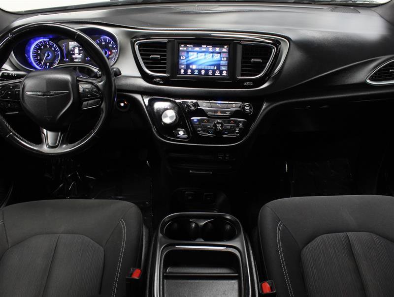 Used 2018 Chrysler Pacifica Touring Plus w/ S Appearance Package FWD image 9