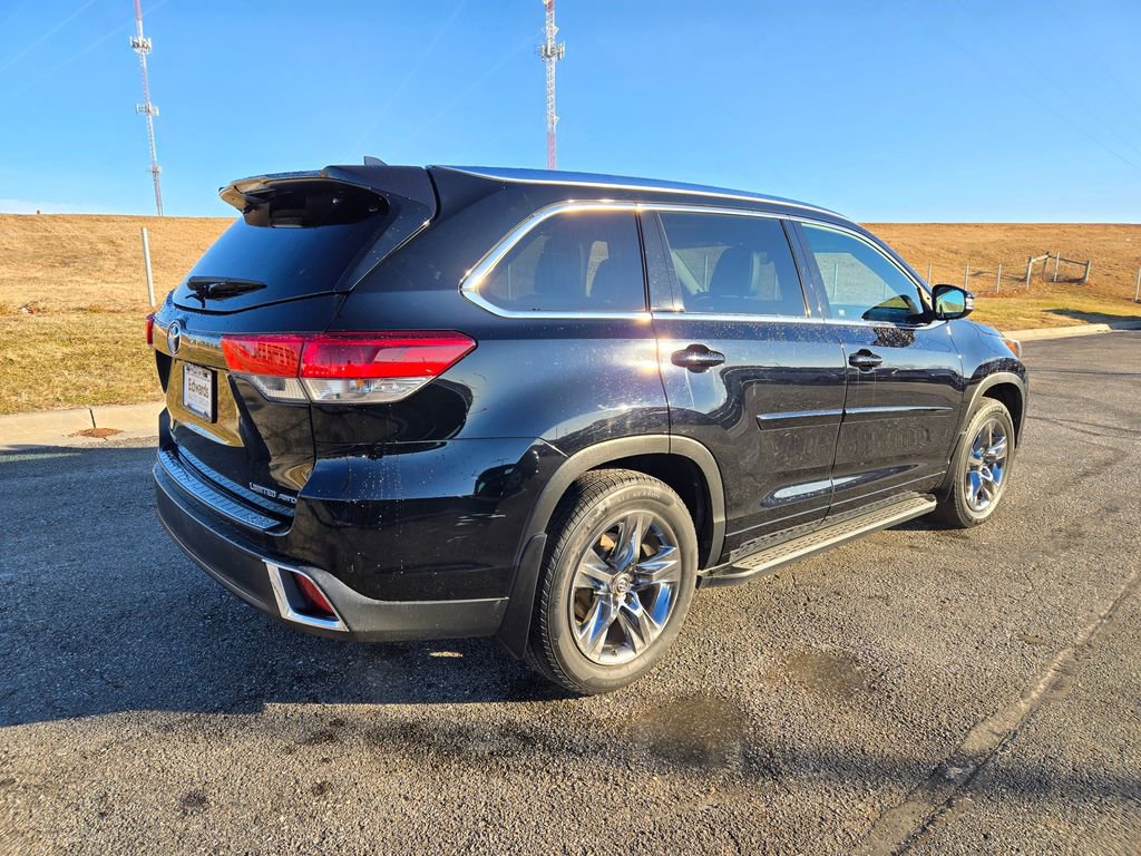 Used 2019 Toyota Highlander Limited Platinum image 3