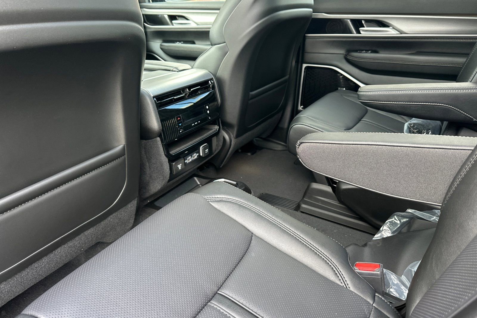 New 2026 Jeep Grand Wagoneer Limited AWD/4WD image 11