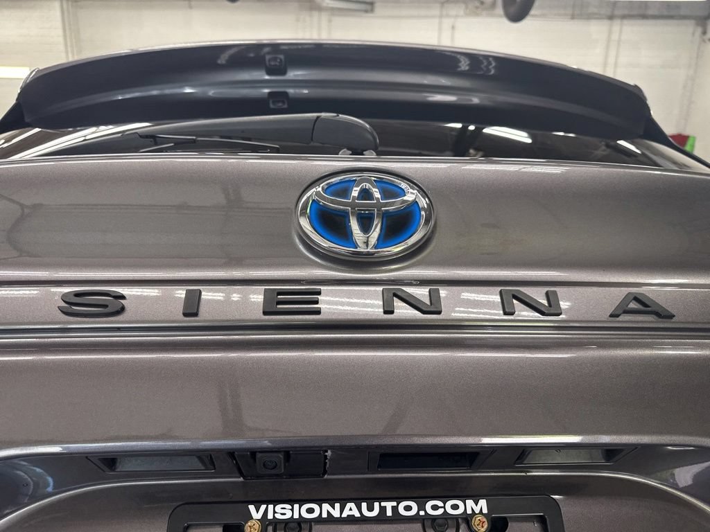 Used 2021 Toyota Sienna XLE FWD image 16