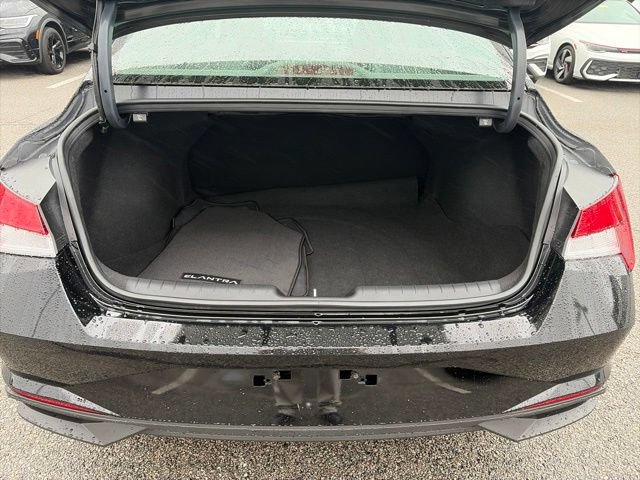 Used 2023 Hyundai Elantra SEL w/ Winter Weather Package FWD image 13