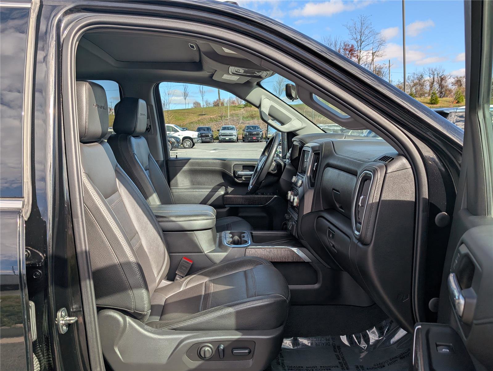 Used 2023 GMC Sierra 3500 Denali w/ Denali Ultimate Package image 10