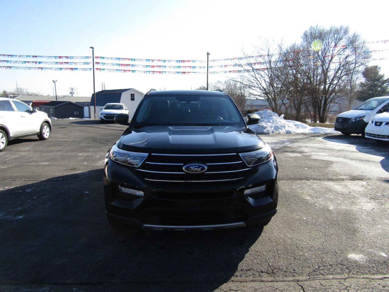 Used 2022 Ford Explorer XLT w/ Equipment Group 202A AWD/4WD image 2