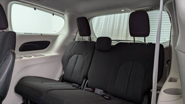 Used 2017 Chrysler Pacifica Touring Plus w/ Tire & Wheel Group image 17