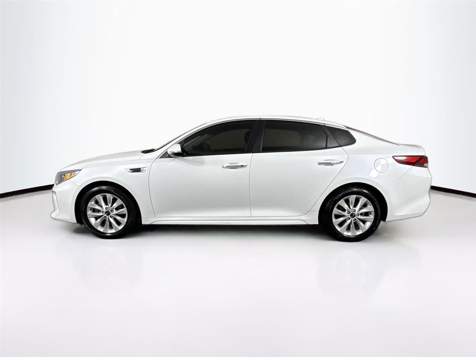 Used 2018 Kia Optima S image 12