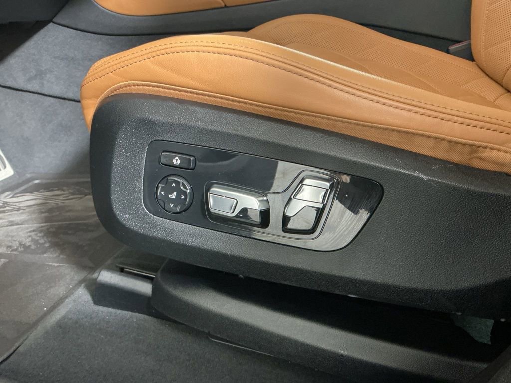 Certified 2023 BMW X6 M50i w/ Executive Package image 21