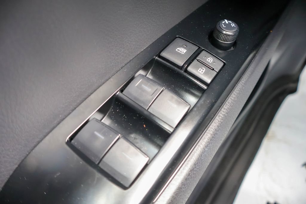 Used 2025 Toyota Camry SE FWD image 19