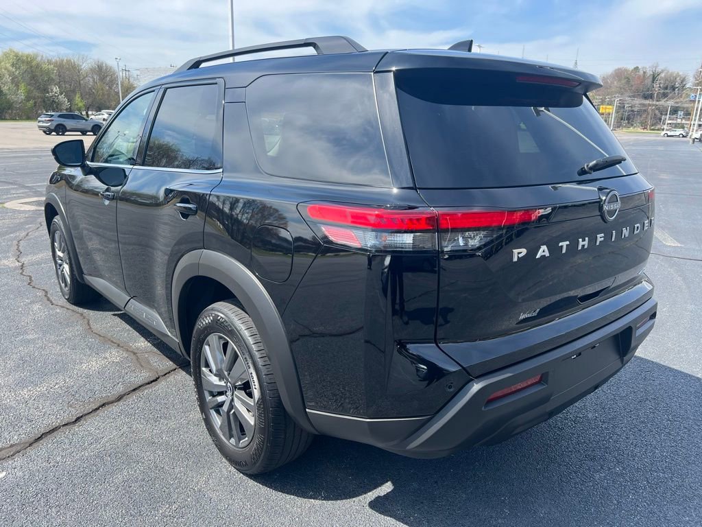 Used 2025 Nissan Pathfinder SV image 7