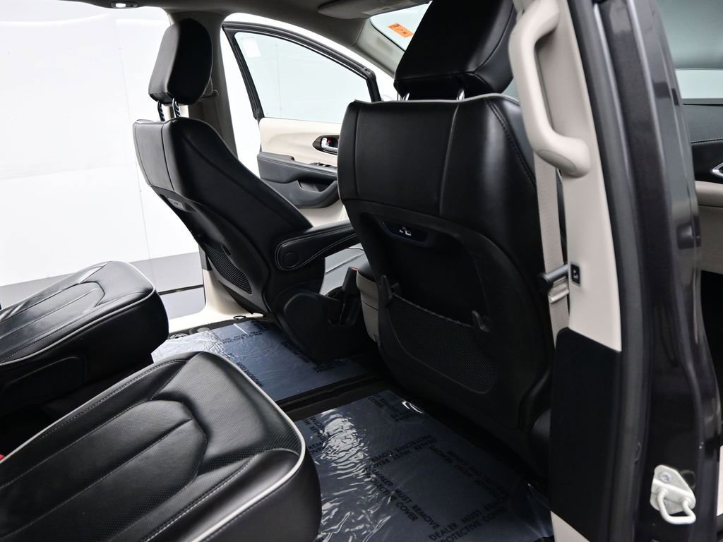 Used 2023 Chrysler Pacifica Limited image 23