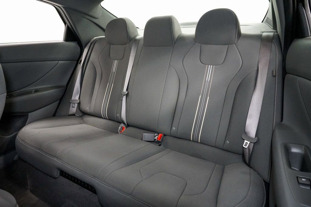 Used 2025 Hyundai Elantra SEL image 22