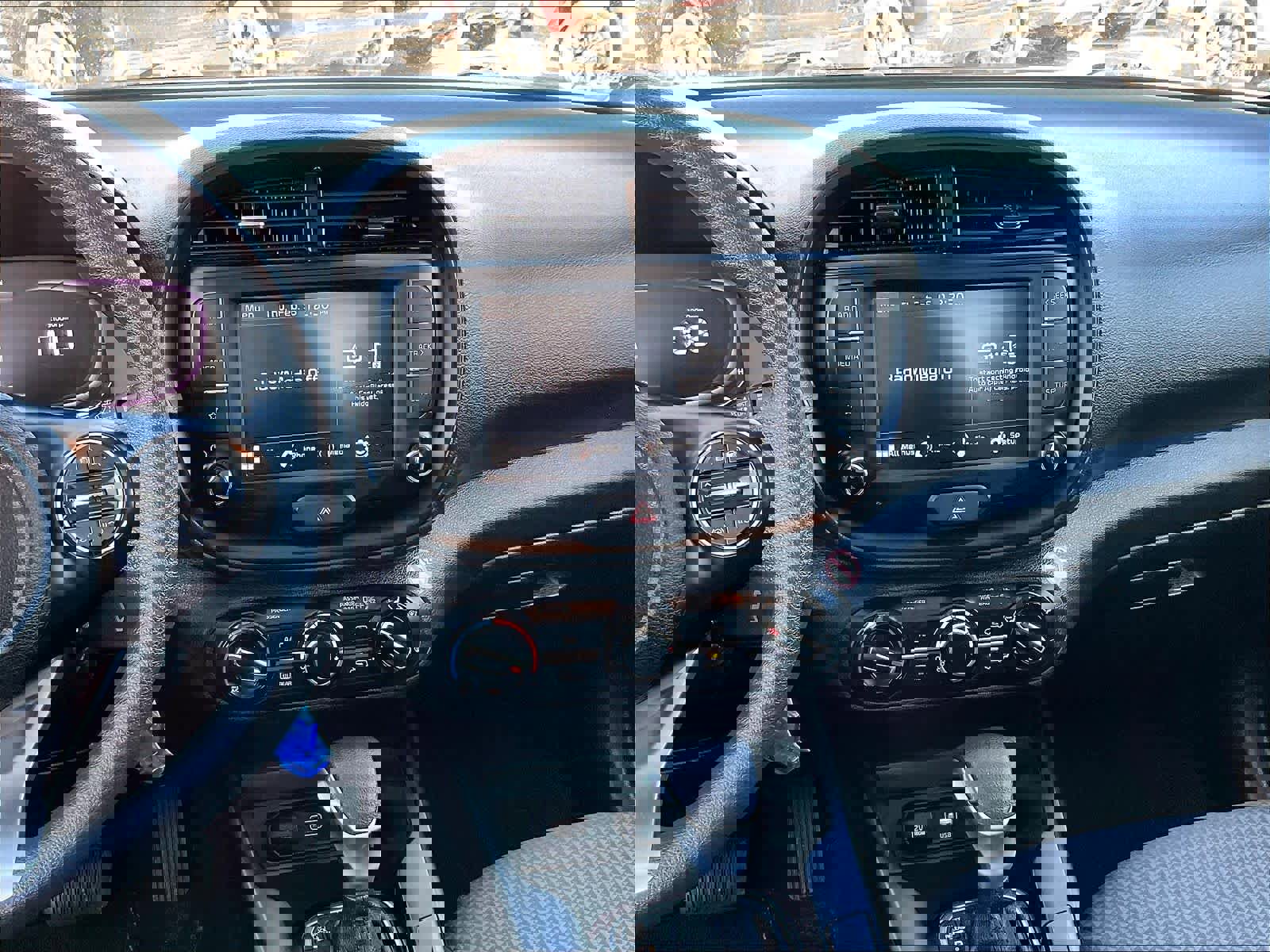 Used 2023 Kia Soul LX w/ LX Technology Package image 18