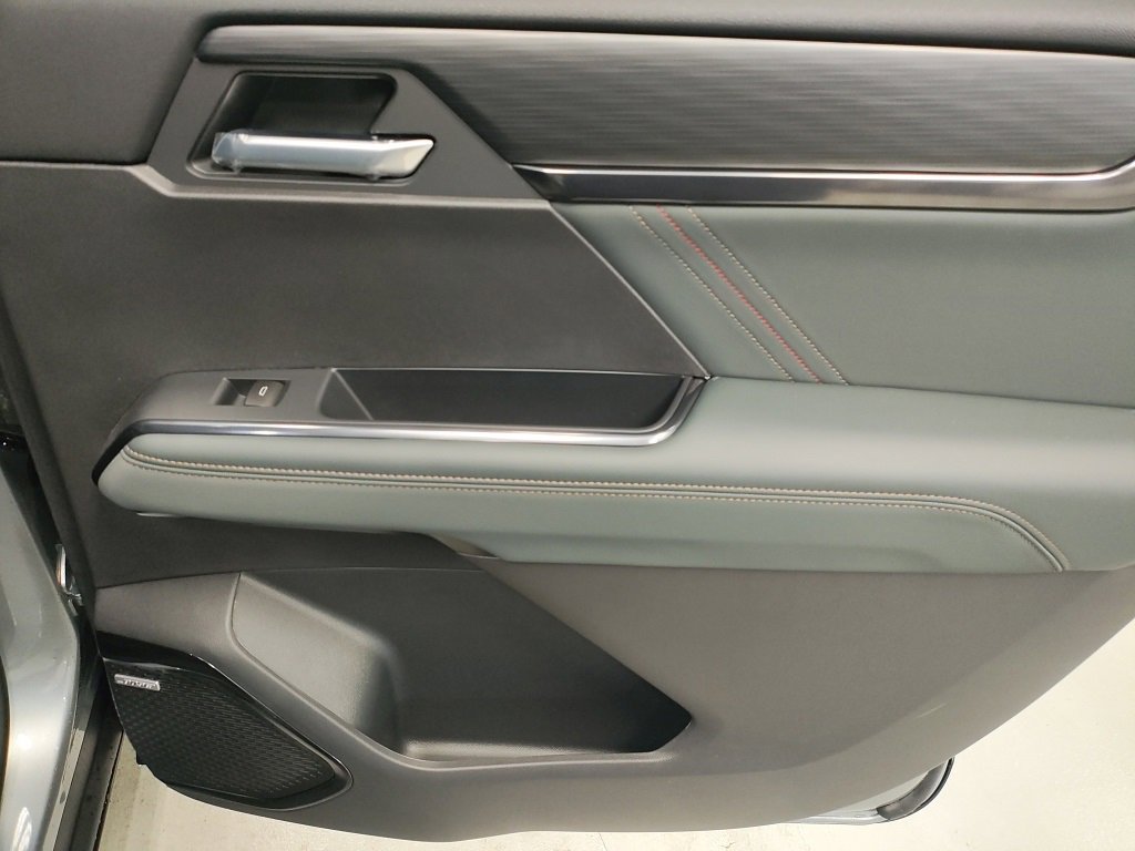 New 2026 GMC Acadia AT4 w/ Luxury Package image 17