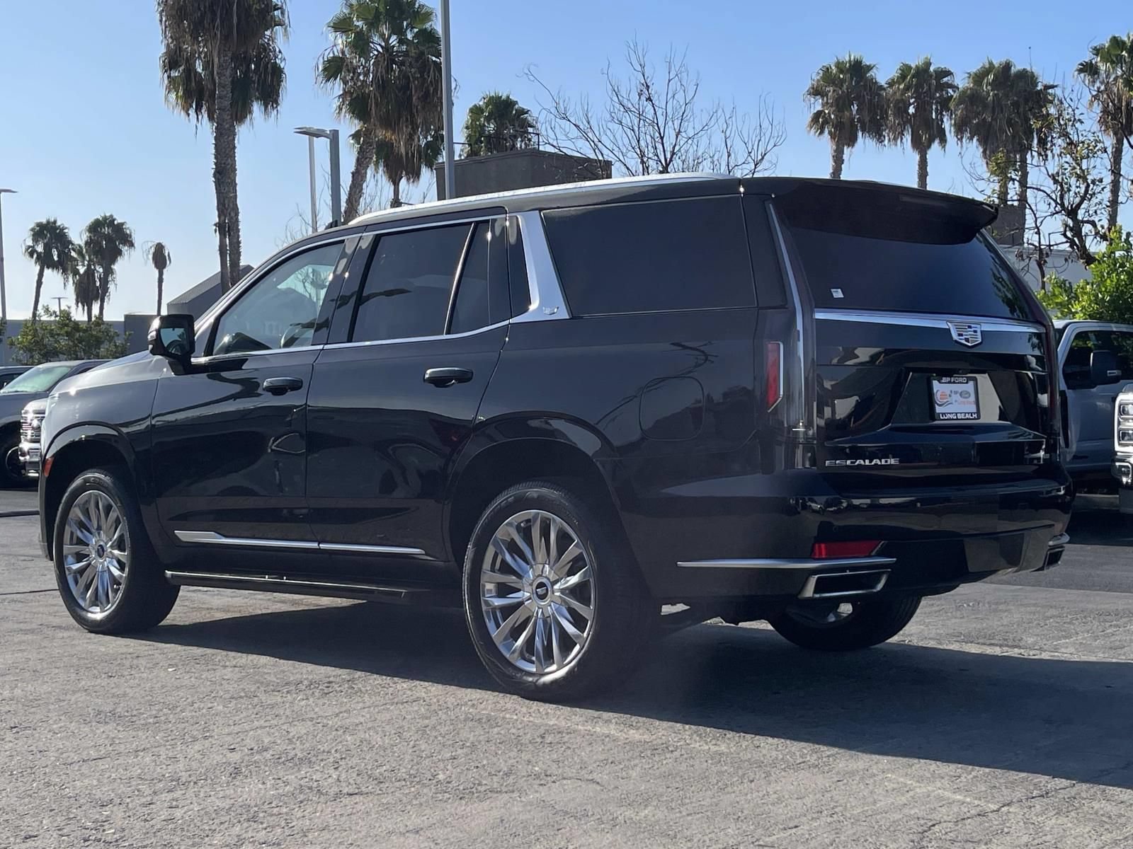 Used 2024 Cadillac Escalade Premium Luxury RWD image 4